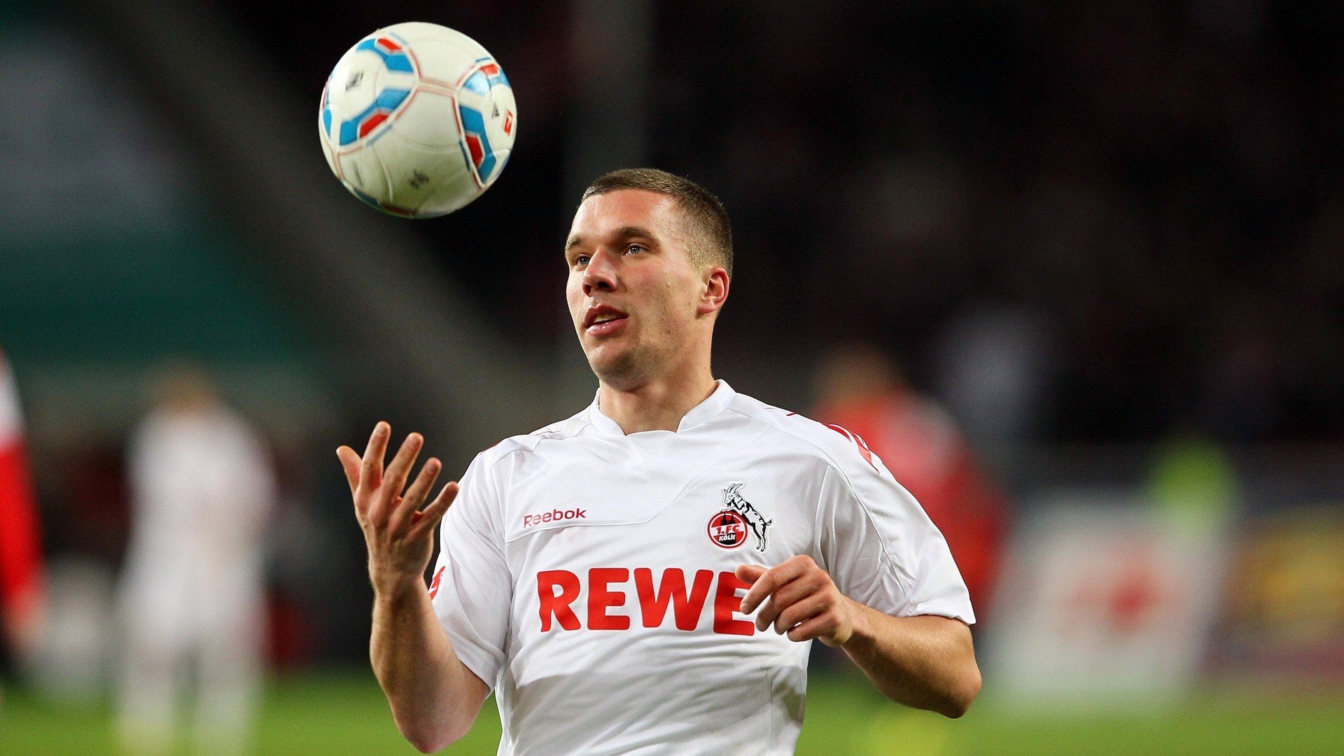 星空娱乐官网首页-“飞盘竞技：三叉湖田径场为选手提供极速与精准的竞技舞台”